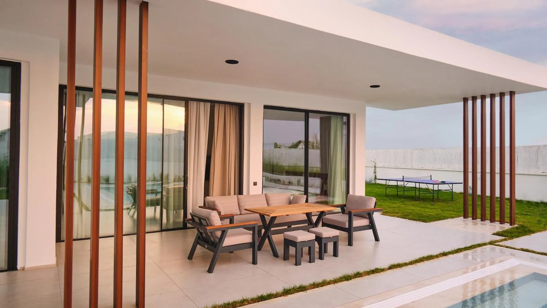 Ashta Suites / Color Block فتحية فيلة