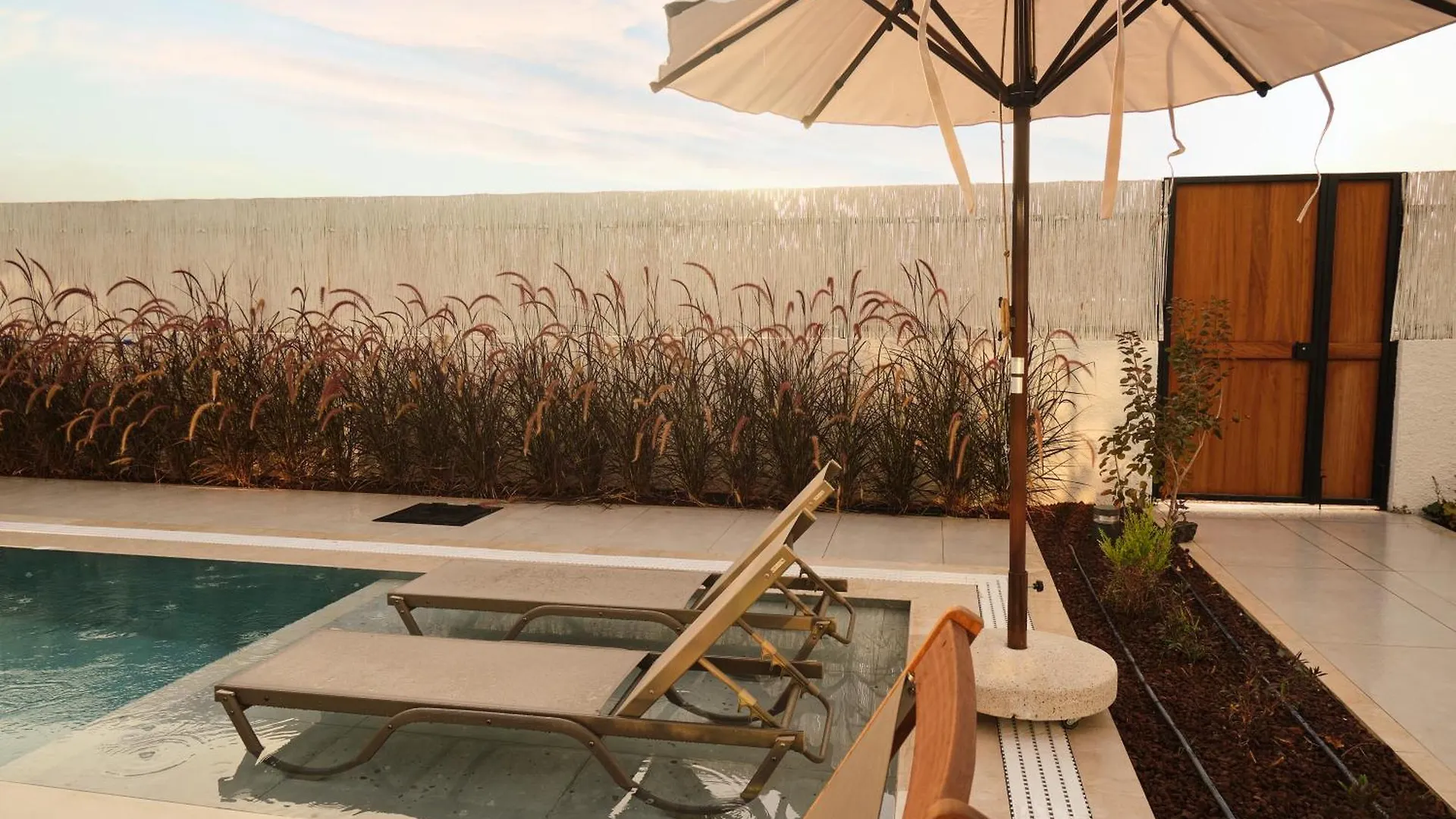Ashta Suites / Color Block فتحية فيلة